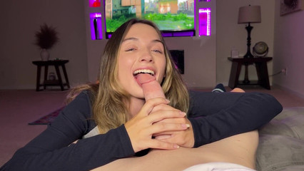 Хватит играть в Майнкрафт, лучше кончи мне в ротик