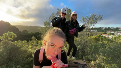 Упс! Нас спалили на природе, когда блондинка сосала мне хуй