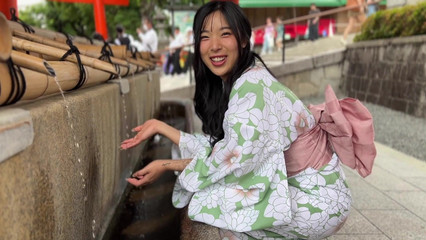 Японка сделала парню сюрприз и отдалась в образе гейши