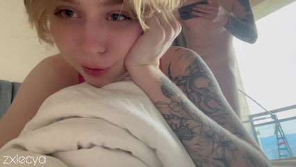 Молодая пара снимает свое частное порно видео для своих подписчиков