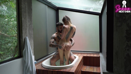 Молодые развратники пришли в СПА салон, чтобы потрахаться